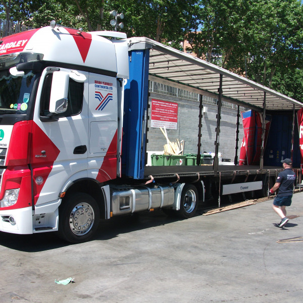 Mega curtainsider