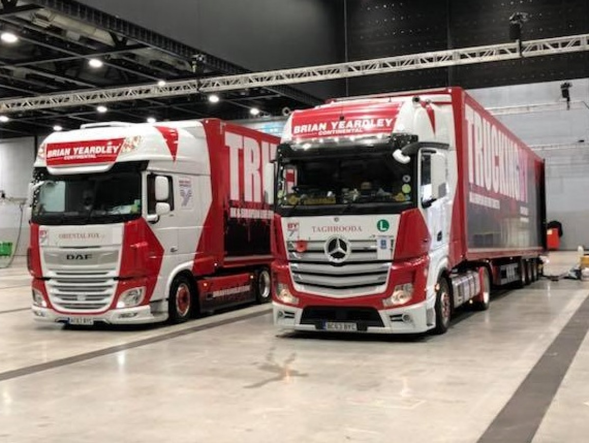 Echo & The Bunnymen Go Out On Tour Using TRUCKINGBY