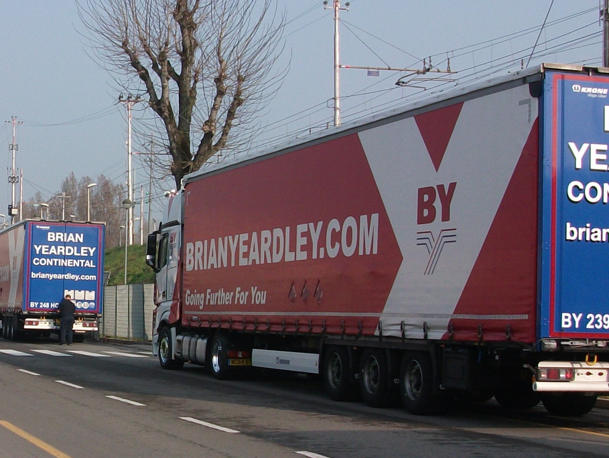 TRUCKINGBY's Drivers  “make Up” A Successful Team On The Cosmoprof Cosmetics Show