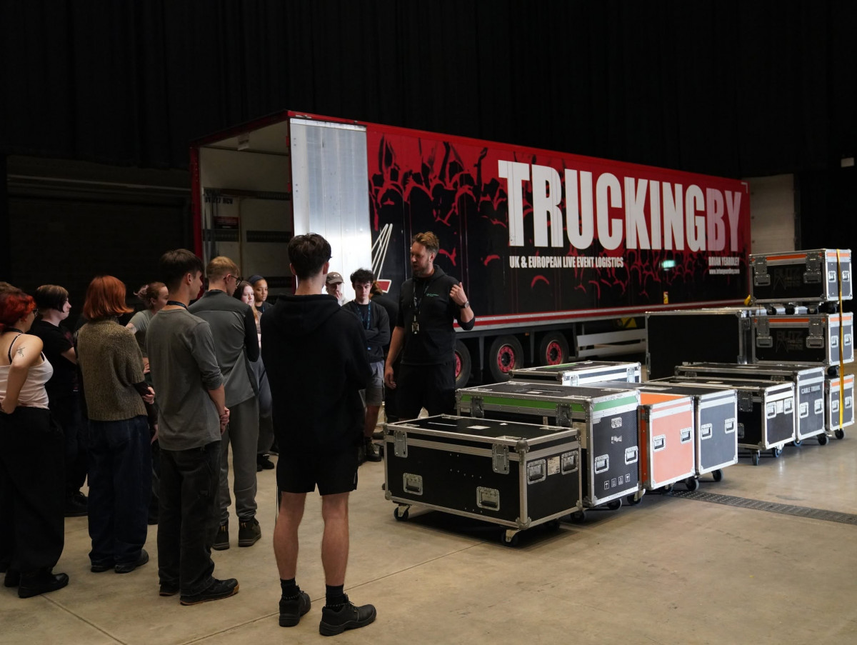 Loading with TRUCKINGBY