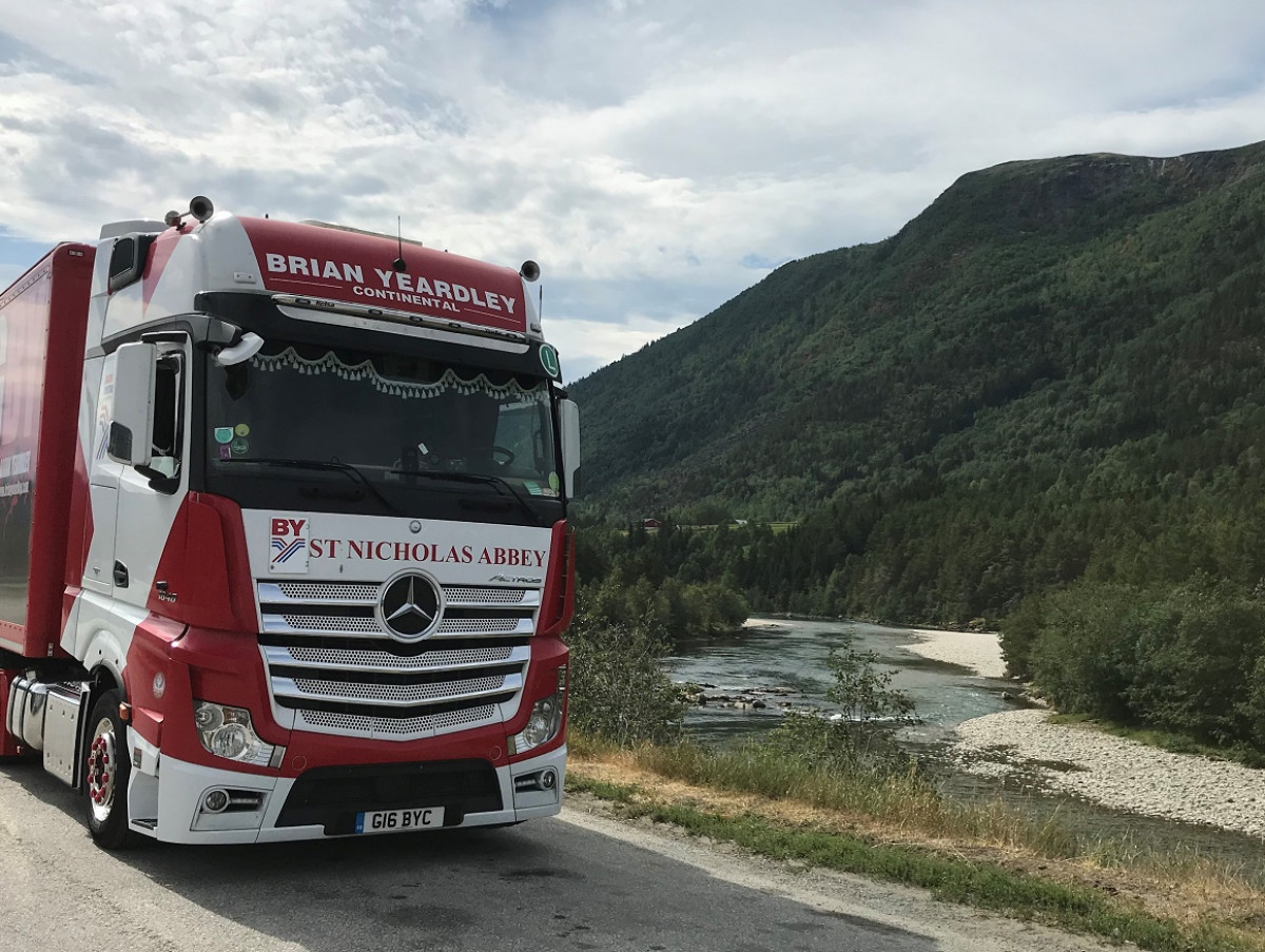 TRUCKINGBY Tour With Music Icon Elvis Costello