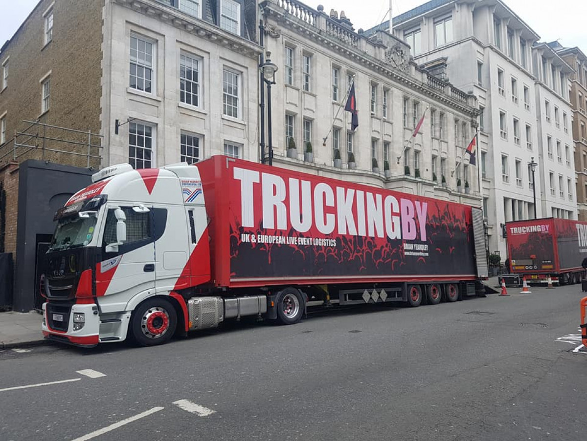 TRUCKINGBY Work In Panto For The First Time