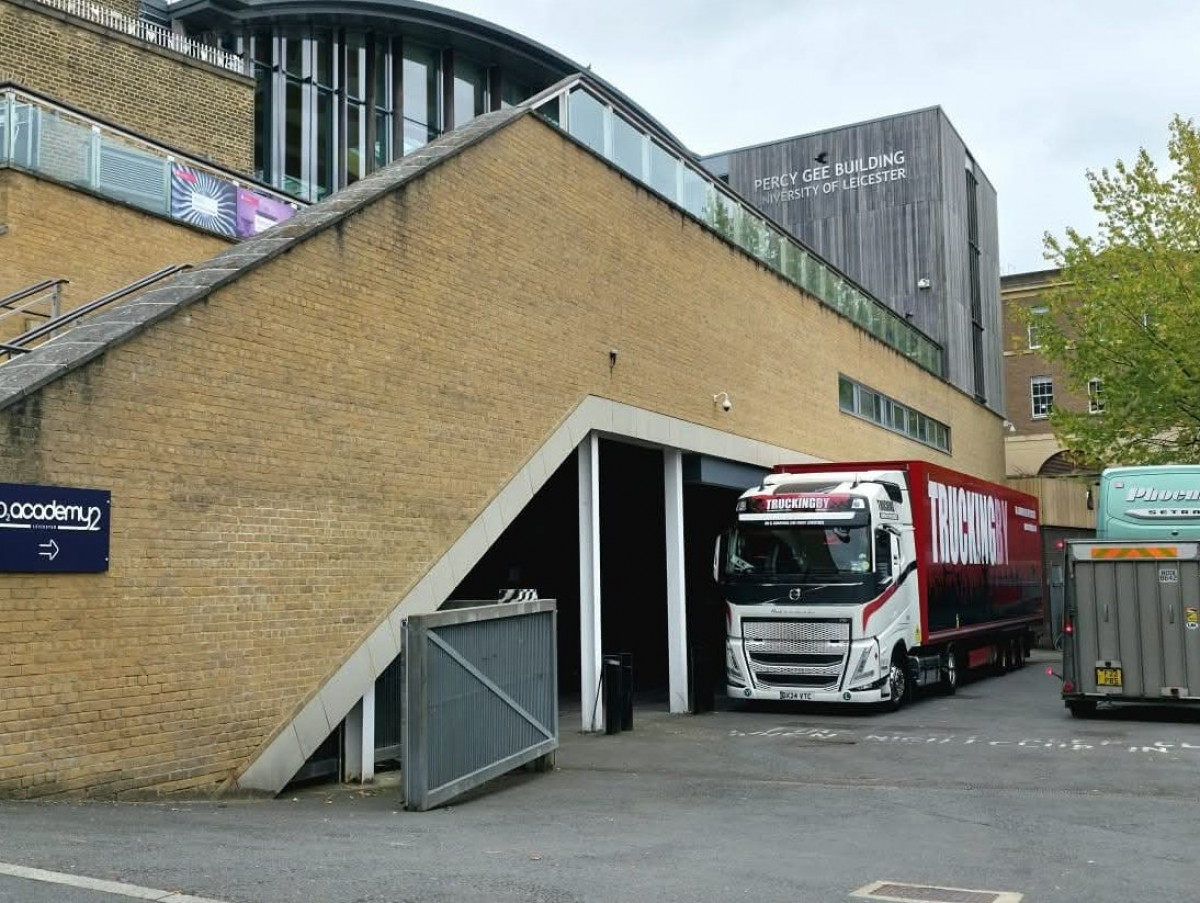 TRUCKINGBY on tour with Those Dam Crows