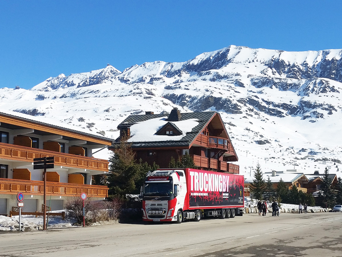 TRUCKINGBY Go Snowbombing