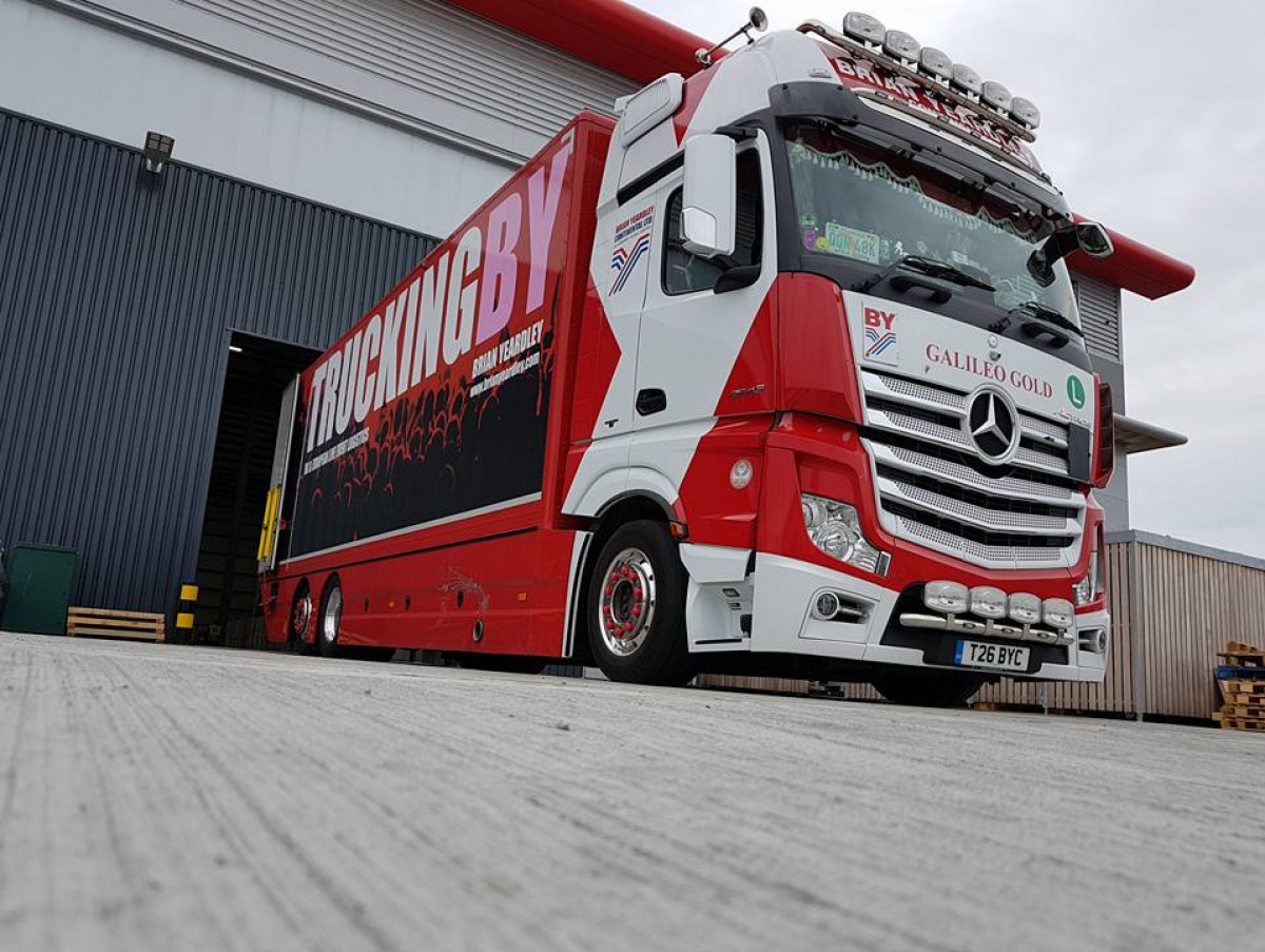 TRUCKINGBY Fly With The Doves For The First Time