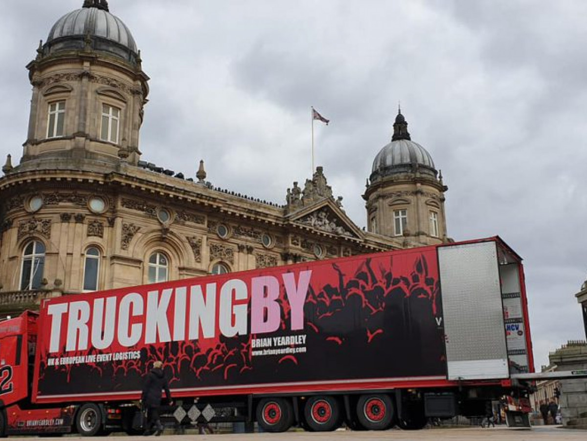 Helping To Make The Christmas Magic Happen In Hull City Centre